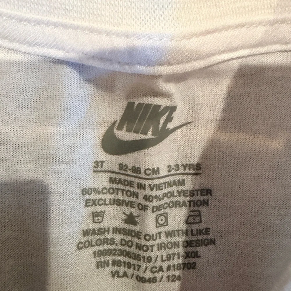 Nike Kids Two-Piece Floral Crop Tee & Leopard Print Jeggings in White and Beige